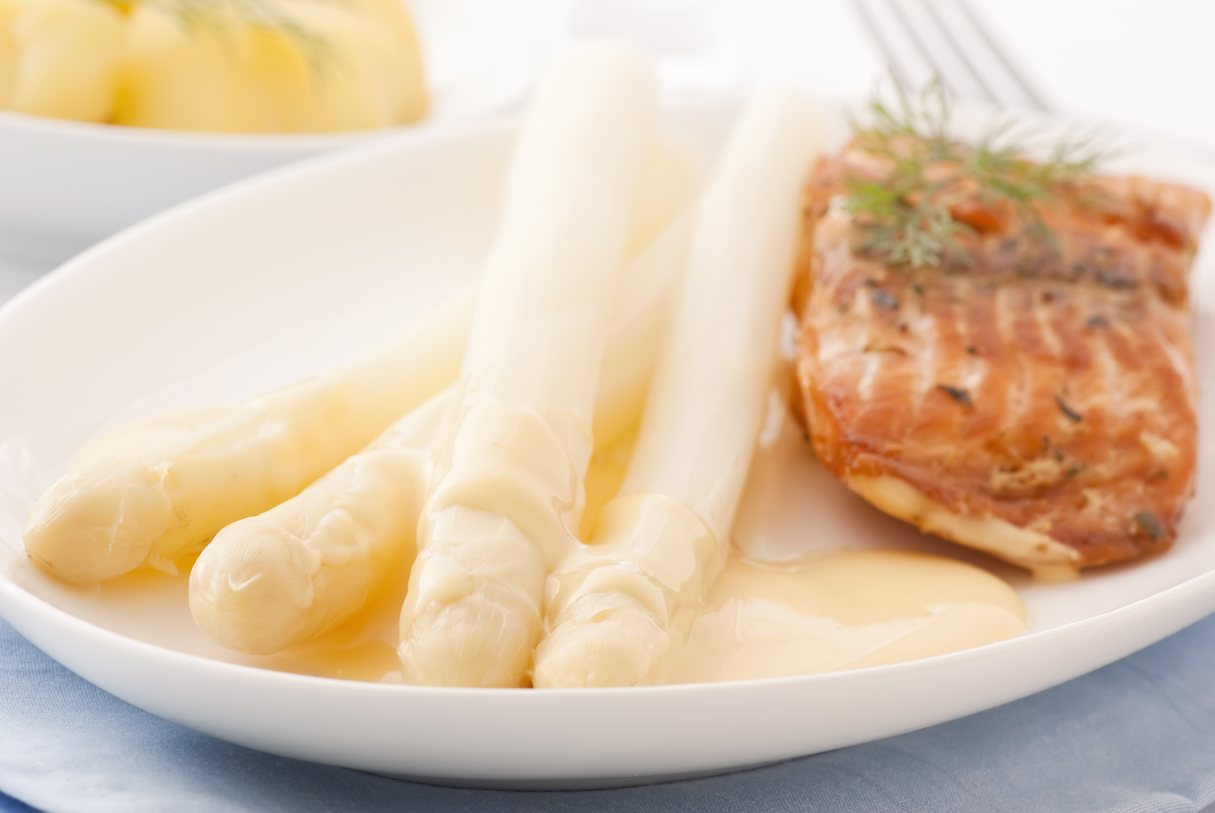 Spargel mit Lachsfilet